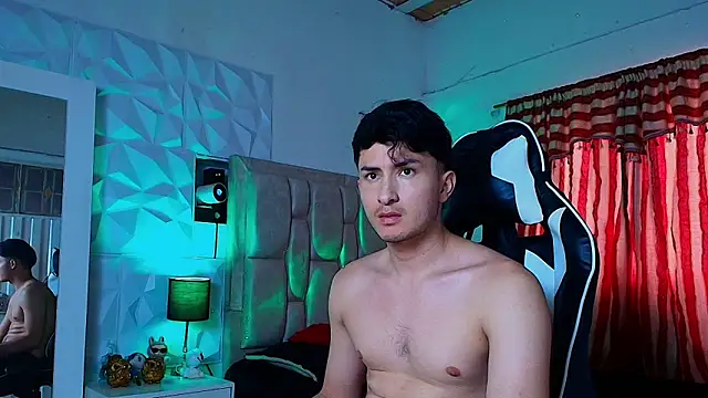 Snapshot of santyago_taylor chatting on February 10, 6:24 pm santyago taylor online show from February 10, 6:24 pm