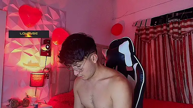 Snapshot of santyago_taylor chatting on March 6, 7:10 pm santyago taylor online show from March 6, 7:10 pm