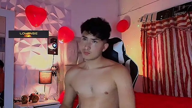 Snapshot of santyago_taylor chatting on March 4, 6:50 pm santyago taylor online show from March 4, 6:50 pm