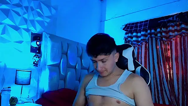 Snapshot of santyago_taylor chatting on March 20, 6:53 pm santyago taylor online show from March 20, 6:53 pm