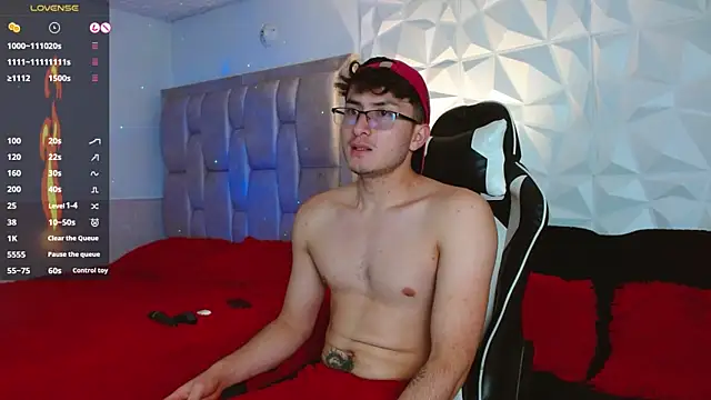 Snapshot of santyago_taylor chatting on December 2, 7:36 pm santyago taylor online show from December 2, 7:36 pm