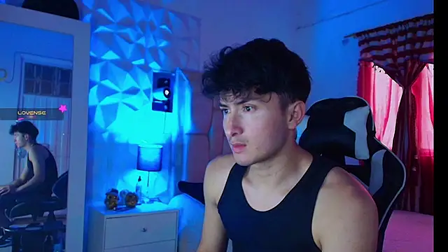 Snapshot of santyago_taylor chatting on January 3, 6:57 pm santyago taylor online show from January 3, 6:57 pm