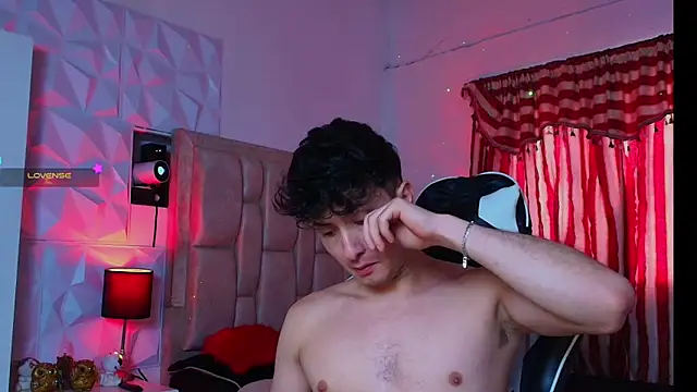 Snapshot of santyago_taylor chatting on January 27, 6:20 pm santyago taylor online show from January 27, 6:20 pm
