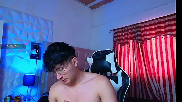 Snapshot of santyago_taylor chatting on January 16, 7:20 pm santyago taylor online show from January 16, 7:20 pm
