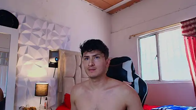 Snapshot of santyago_taylor chatting on December 24, 5:13 pm santyago taylor online show from December 24, 5:13 pm