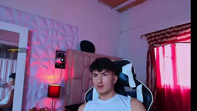 Snapshot of santyago_taylor chatting on January 9, 6:57 pm santyago taylor online show from January 9, 6:57 pm