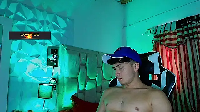 Snapshot of santyago_taylor chatting on March 12, 7:28 pm santyago taylor online show from March 12, 7:28 pm