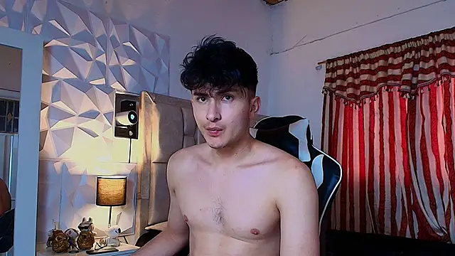 Snapshot of santyago_taylor chatting on February 12, 7:35 pm santyago taylor online show from February 12, 7:35 pm