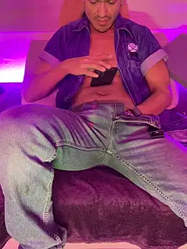 thesummerboy online show from December 3, 6:03 am