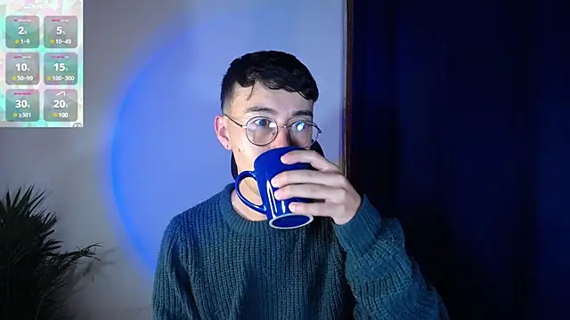 Snapshot of cameron_cum chatting on December 17, 10:34 am cameron cum online show from December 17, 10:34 am