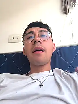 Snapshot of cameron_cum chatting on December 25, 5:15 pm cameron cum online show from December 25, 5:15 pm