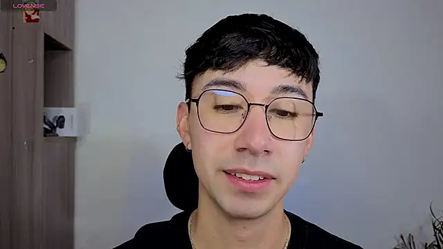 Snapshot of cameron_cum chatting on October 18, 2:33 pm cameron cum online show from October 18, 2:33 pm