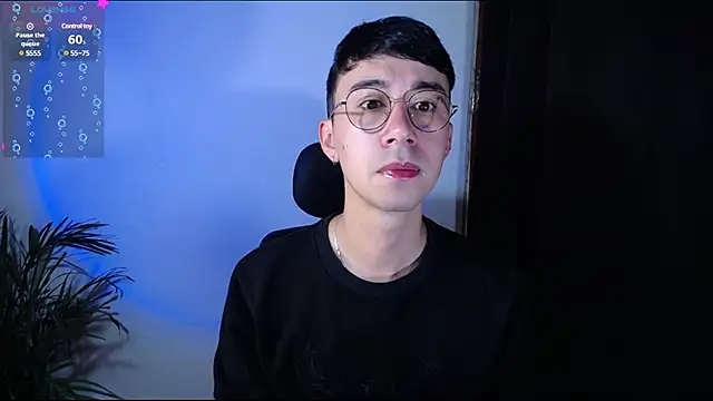 Snapshot of cameron_cum chatting on January 6, 12:02 pm cameron cum online show from January 6, 12:02 pm