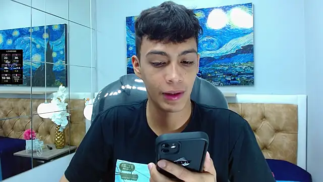 Snapshot of SkinnyBoy_ chatting on October 13, 12:22 pm SkinnyBoy online show from October 13, 12:22 pm