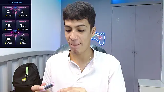 Snapshot of SkinnyBoy_ chatting on January 21, 12:24 pm SkinnyBoy online show from January 21, 12:24 pm