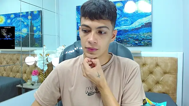 SkinnyBoy  online show from November 3, 12:30 pm