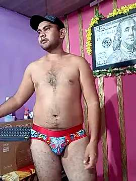 Snapshot of travieso2893 chatting on January 23, 11:37 pm travieso2893 online show from January 23, 11:37 pm