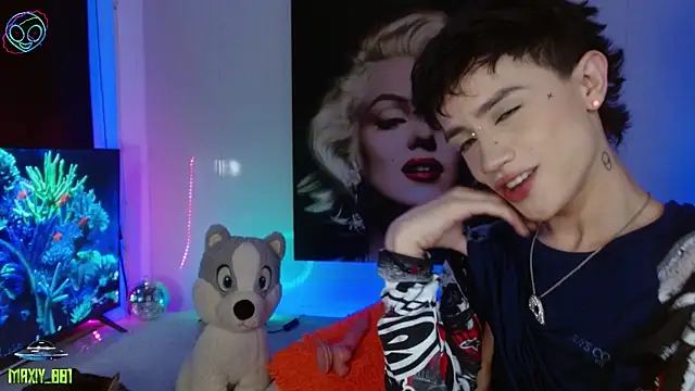 maxiy 001 online show from February 24, 6:38 am