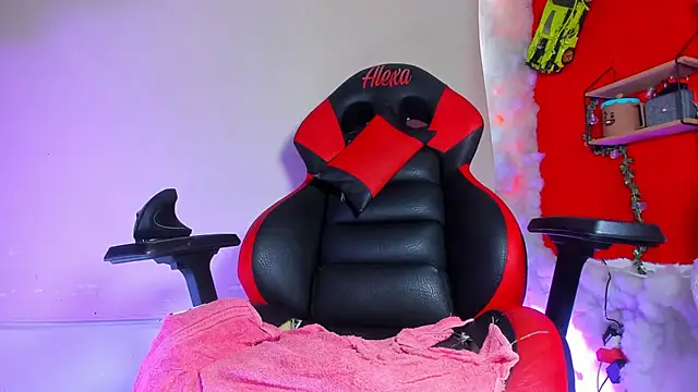 LilOwen  online show from April 26, 6:48 pm