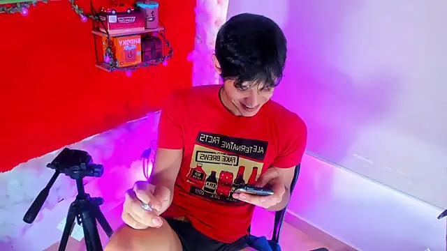 Snapshot of LilOwen_ chatting on October 11, 7:18 pm LilOwen online show from October 11, 7:18 pm