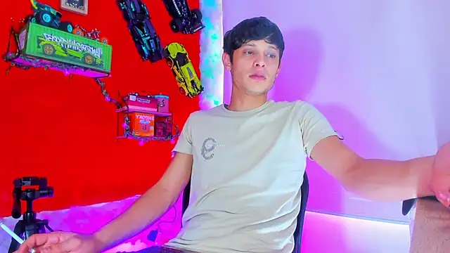Snapshot of LilOwen_ chatting on October 10, 7:07 pm LilOwen online show from October 10, 7:07 pm