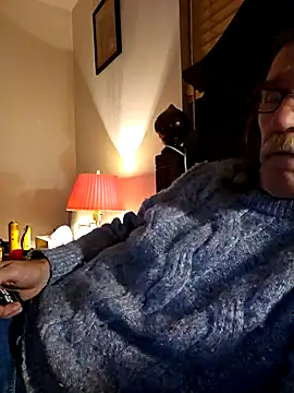 coolbrease10 online show from December 4, 8:01 am