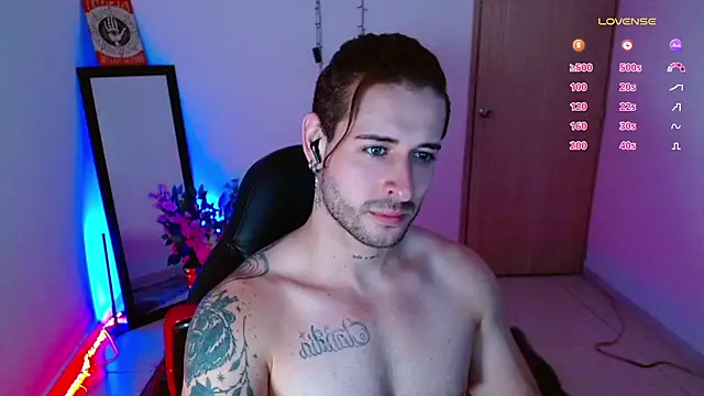 Snapshot of Ares_blue chatting on January 4, 12:05 pm Ares blue online show from January 4, 12:05 pm