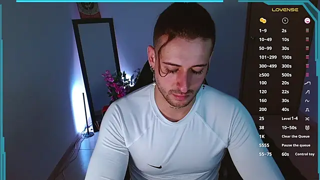 Snapshot of Ares_blue chatting on January 10, 11:11 am Ares blue online show from January 10, 11:11 am