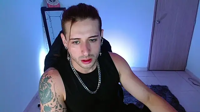 Snapshot of Ares_blue chatting on March 3, 11:17 am Ares blue online show from March 3, 11:17 am