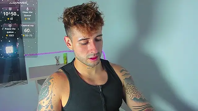 Snapshot of Ares_blue chatting on October 14, 1:29 pm Ares blue online show from October 14, 1:29 pm