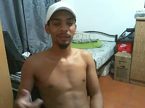 Snapshot of 29YOURZ_28_ chatting on October 13, 4:02 pm 29YOURZ 28 online show from October 13, 4:02 pm