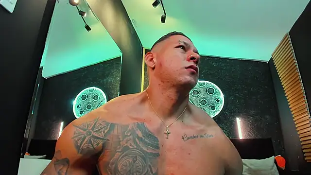 Snapshot of MassimoWalton2 chatting on January 11, 2:30 am MassimoWalton2 online show from January 11, 2:30 am