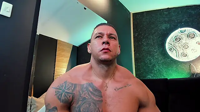 Snapshot of MassimoWalton2 chatting on December 23, 1:08 am MassimoWalton2 online show from December 23, 1:08 am