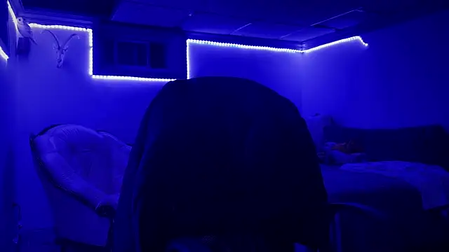 Snapshot of hot_shot_13 chatting on December 11, 8:05 am hot shot 13 online show from December 11, 8:05 am