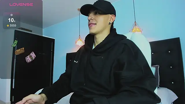 Lobo 17  online show from November 16, 4:25 am