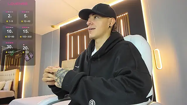 Lobo 17  online show from March 11, 3:35 am