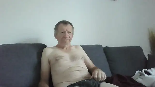 naturiste974 online show from April 30, 5:36 am