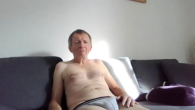 Snapshot of naturiste974 chatting on October 1, 3:05 pm naturiste974 online show from October 1, 3:05 pm