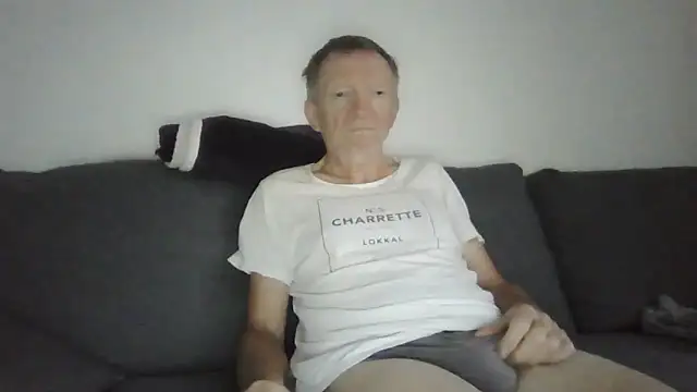 naturiste974 online show from June 10, 4:47 am