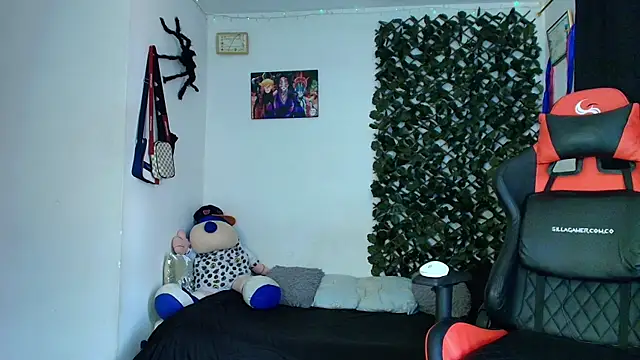 Snapshot of twink_sebas_ chatting on February 3, 4:20 pm twink sebas online show from February 3, 4:20 pm