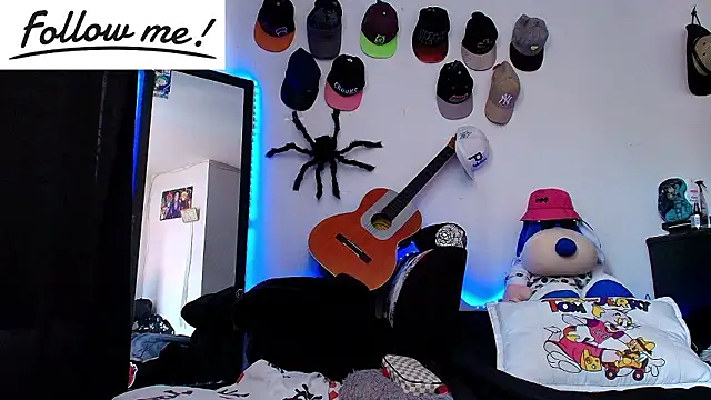 Snapshot of twink_sebas_ chatting on December 2, 5:46 pm twink sebas online show from December 2, 5:46 pm