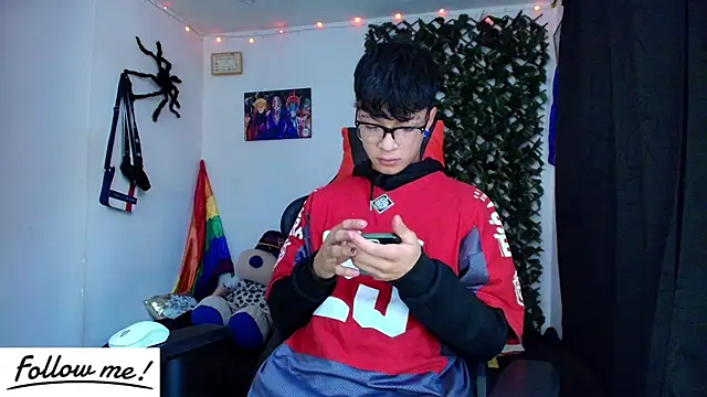 Snapshot of twink_sebas_ chatting on January 19, 4:14 pm twink sebas online show from January 19, 4:14 pm
