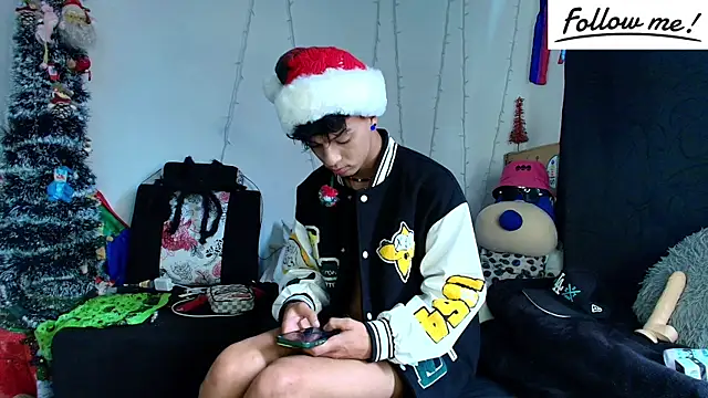 Snapshot of twink_sebas_ chatting on December 25, 3:06 pm twink sebas online show from December 25, 3:06 pm