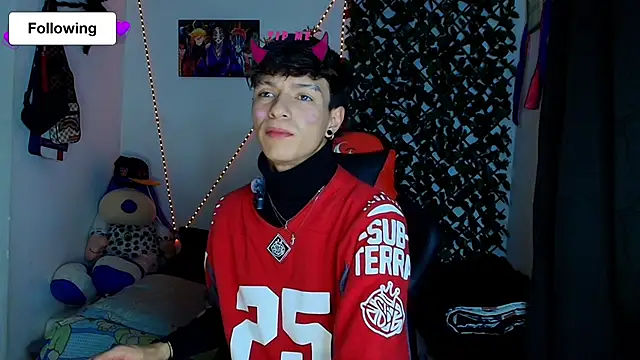 Snapshot of twink_sebas_ chatting on February 26, 4:25 am twink sebas online show from February 26, 4:25 am