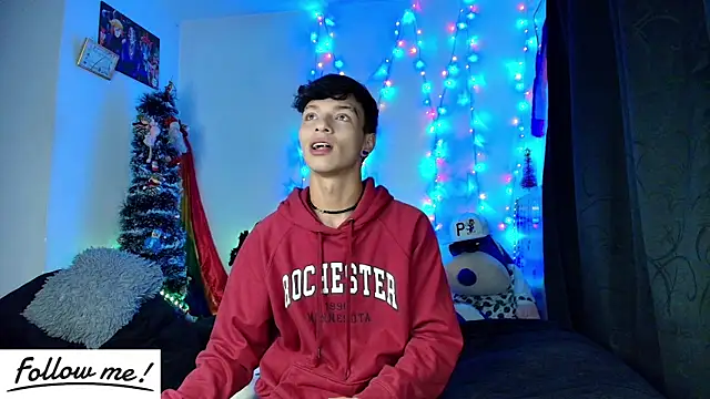 Snapshot of twink_sebas_ chatting on January 1, 8:02 am twink sebas online show from January 1, 8:02 am
