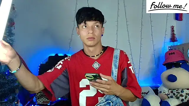 Snapshot of twink_sebas_ chatting on December 25, 4:44 am twink sebas online show from December 25, 4:44 am