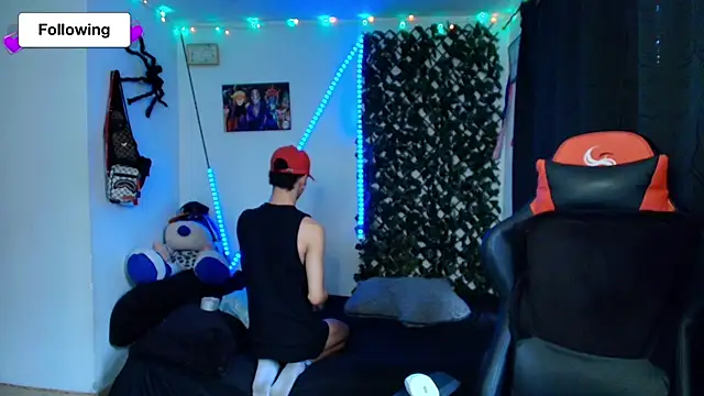 Snapshot of twink_sebas_ chatting on February 11, 7:48 pm twink sebas online show from February 11, 7:48 pm