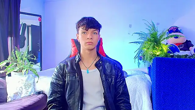 Snapshot of twink_sebas_ chatting on October 15, 2:24 pm twink sebas online show from October 15, 2:24 pm