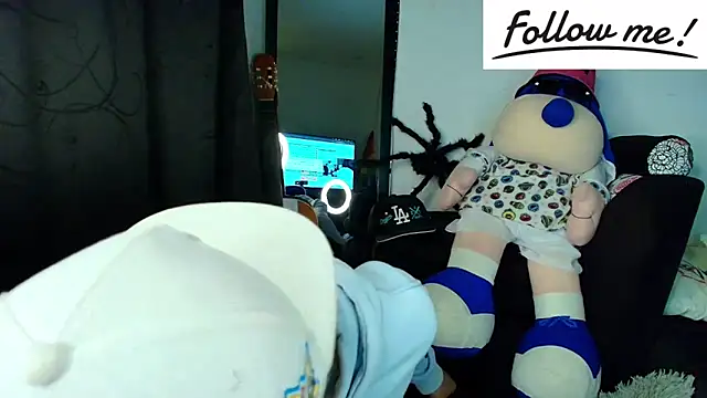 Snapshot of twink_sebas_ chatting on December 11, 4:40 am twink sebas online show from December 11, 4:40 am