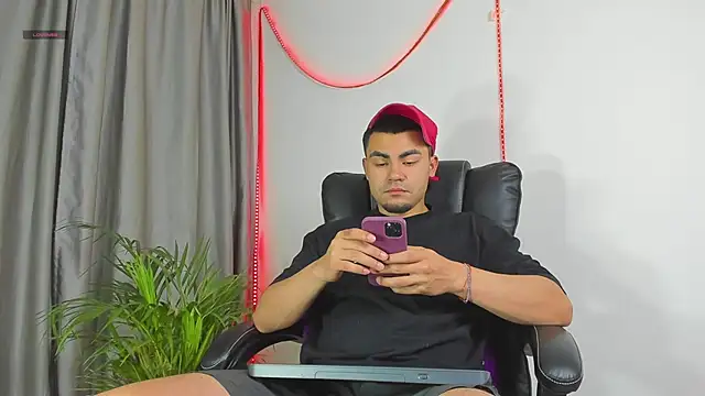 kalivan voinesscu online show from December 1, 8:06 am